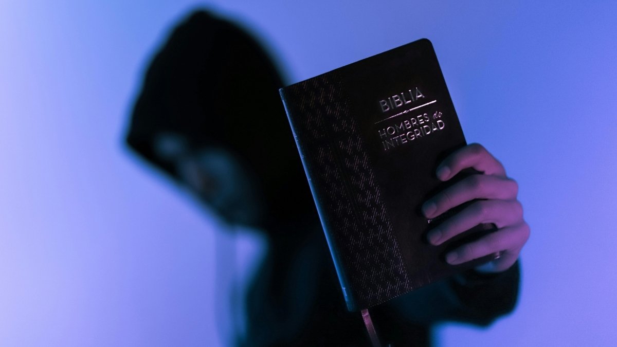 30 Bible Verses on Overcoming Evil